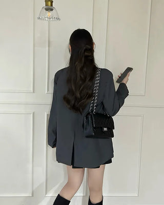 Button-flap pocket point jacket