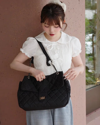 Quilted chain shoulder bag
