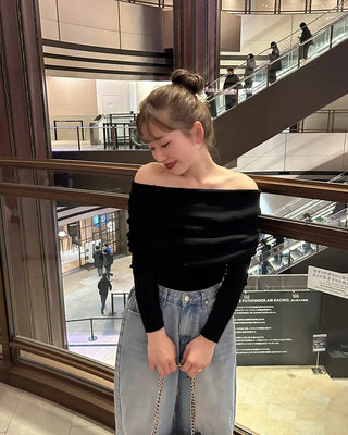 Slim Off-Shoulder Knit