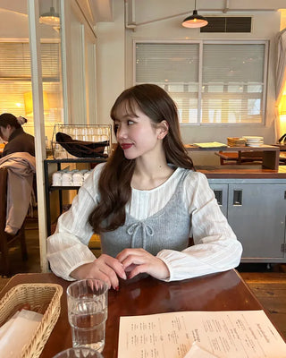 (Set) Punching Lace Tie Blouse
