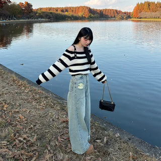 Shoulder slit striped knit