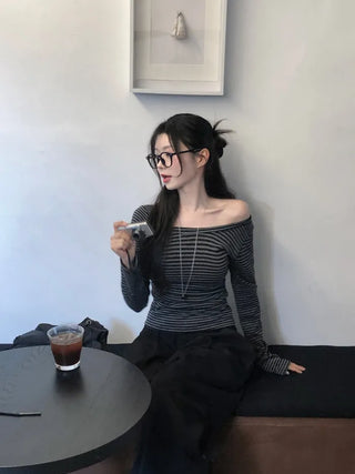 U-neck shirred long-sleeved T-shirt