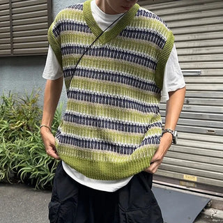 V-neck pattern knit vest