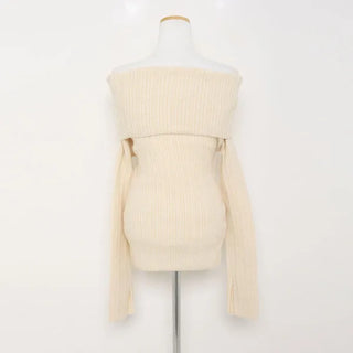 Slit off-shoulder knit