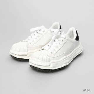 bold sole casual sneakers