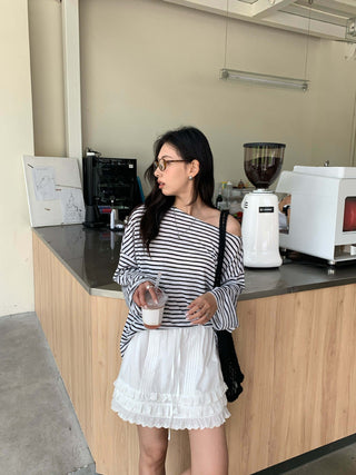 lace-up short skirt