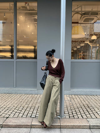 drooping wide jeans