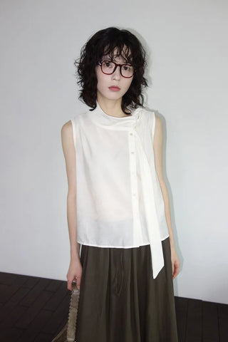 [3 colors] Sleeveless tie-ribbon blouse