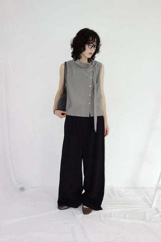 [3 colors] Sleeveless tie-ribbon blouse