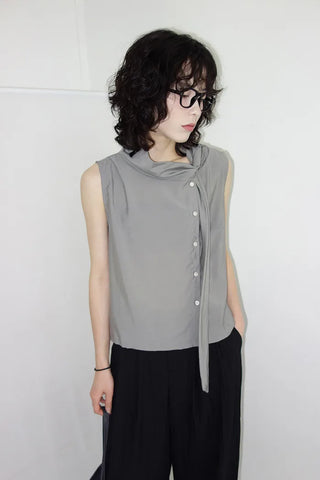 [3 colors] Sleeveless tie-ribbon blouse