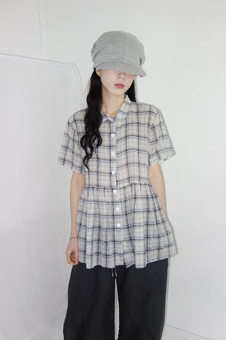 [2 colors] Chikura Round Collar Check Shirt Blouse