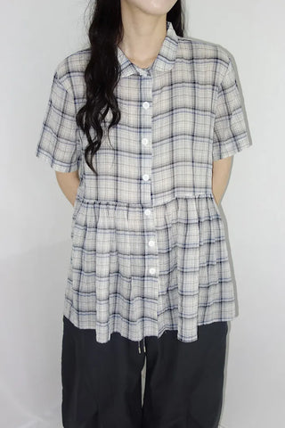 [2 colors] Chikura Round Collar Check Shirt Blouse
