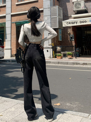 high-waisted loose fit jeans