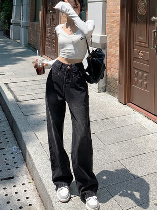 high-waisted loose fit jeans