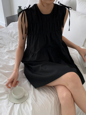 round neck pleated sleeveless dress