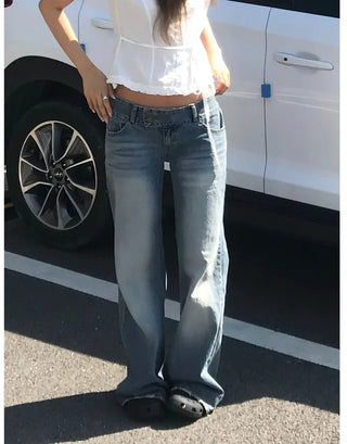 Offset low-rise jeans