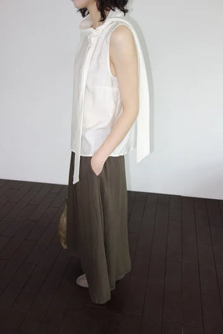 [3 colors] Sleeveless tie-ribbon blouse