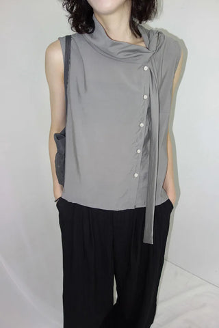 [3 colors] Sleeveless tie-ribbon blouse