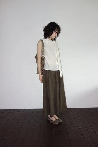 [3 colors] Sleeveless tie-ribbon blouse