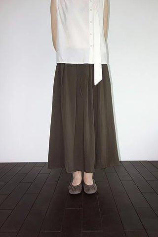 [3 colors] Sleeveless tie-ribbon blouse
