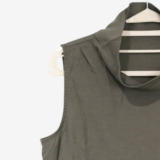 [3 colors] Sleeveless tie-ribbon blouse