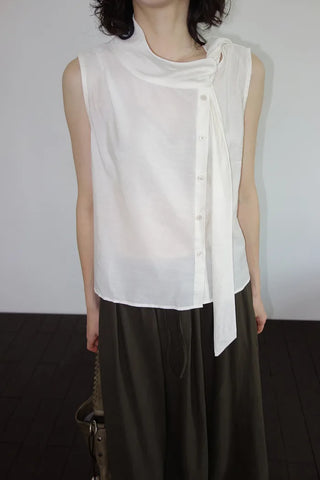 [3 colors] Sleeveless tie-ribbon blouse
