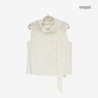[3 colors] Sleeveless tie-ribbon blouse