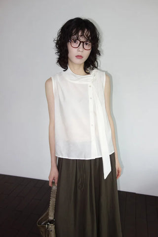 [3 colors] Sleeveless tie-ribbon blouse