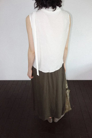 [3 colors] Sleeveless tie-ribbon blouse