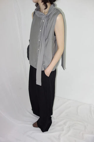 [3 colors] Sleeveless tie-ribbon blouse