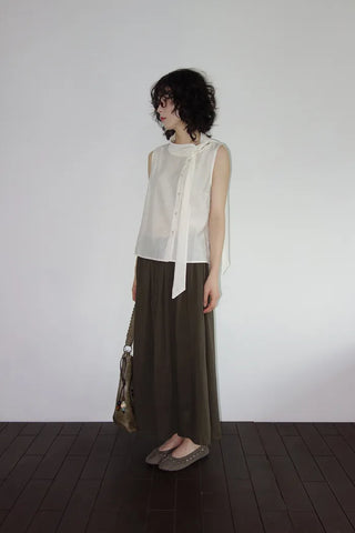 [3 colors] Sleeveless tie-ribbon blouse