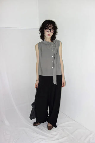 [3 colors] Sleeveless tie-ribbon blouse