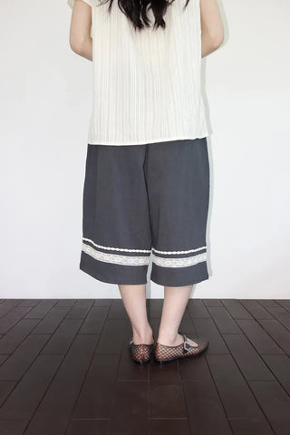 [2 colors] Seiki Lace Banding Bermuda Pants