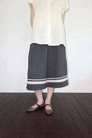 [2 colors] Seiki Lace Banding Bermuda Pants