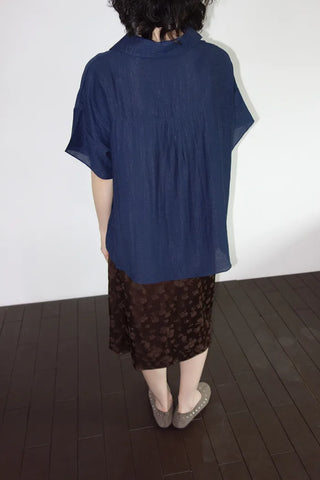 [2 colors] Linen open-collar blouse