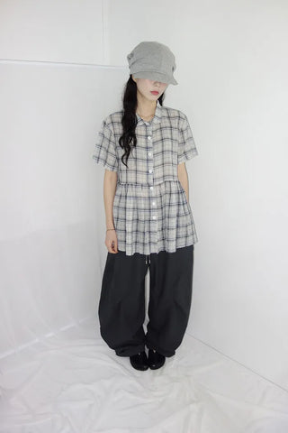 [2 colors] Chikura Round Collar Check Shirt Blouse