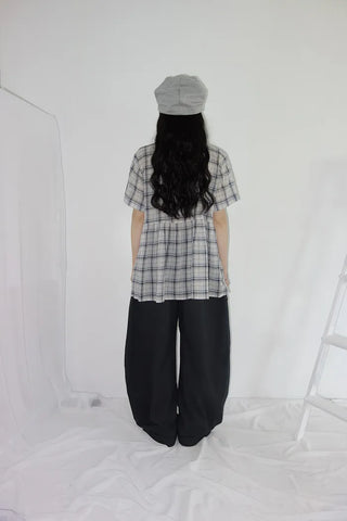 [2 colors] Chikura Round Collar Check Shirt Blouse