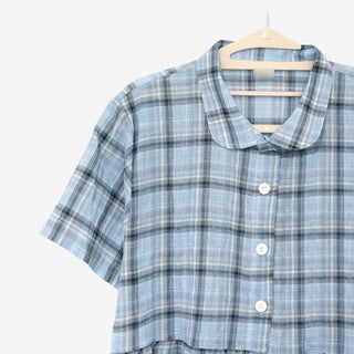[2 colors] Chikura Round Collar Check Shirt Blouse