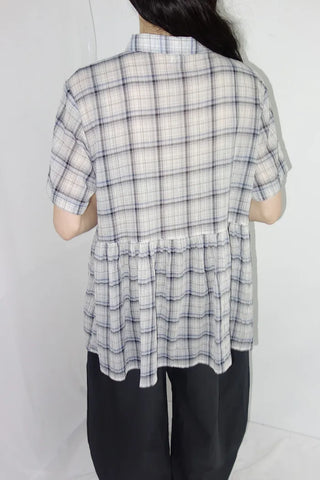 [2 colors] Chikura Round Collar Check Shirt Blouse
