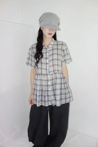 [2 colors] Chikura Round Collar Check Shirt Blouse