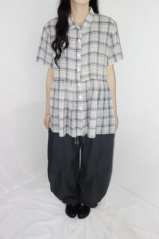 [2 colors] Chikura Round Collar Check Shirt Blouse