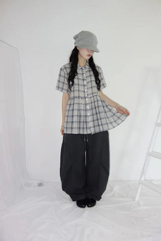 [2 colors] Chikura Round Collar Check Shirt Blouse