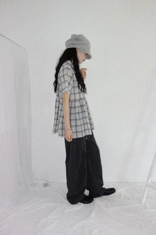 [2 colors] Chikura Round Collar Check Shirt Blouse