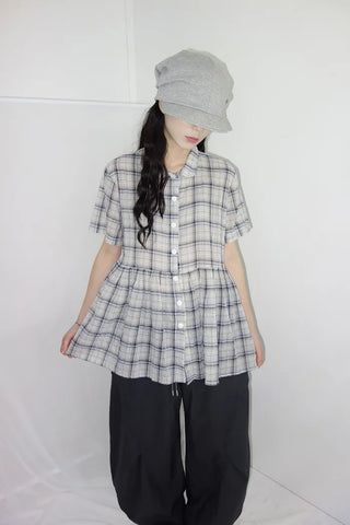 [2 colors] Chikura Round Collar Check Shirt Blouse