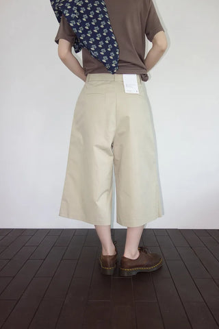 [3 colors] Flared Pintuck Bermuda Pants