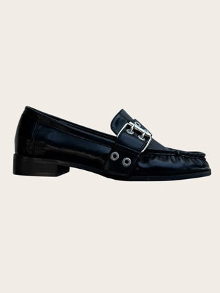 Square belt buckle loafers