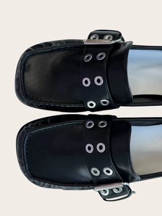 Square belt buckle loafers