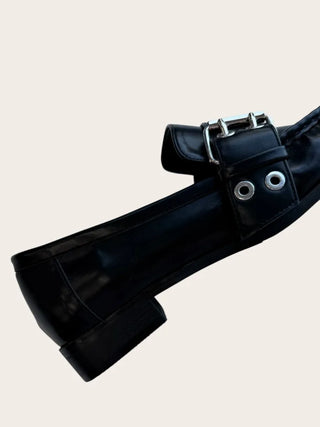 Square belt buckle loafers