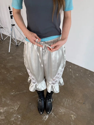 [3 colors] Silky Frill Bermuda Pants