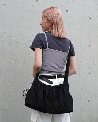 Bust yoke seam half T-shirt